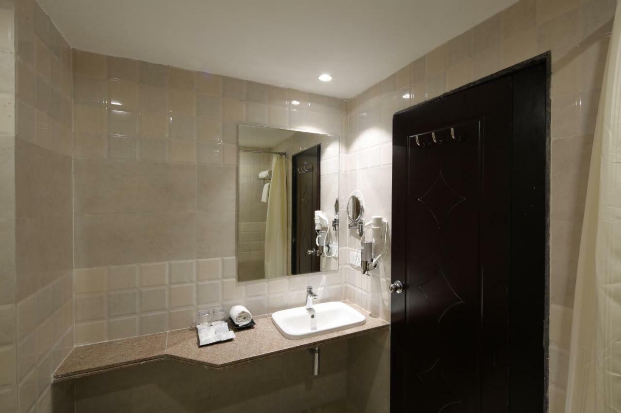 Regenta Inn Ranip Ahmadábád Exteriér fotografie